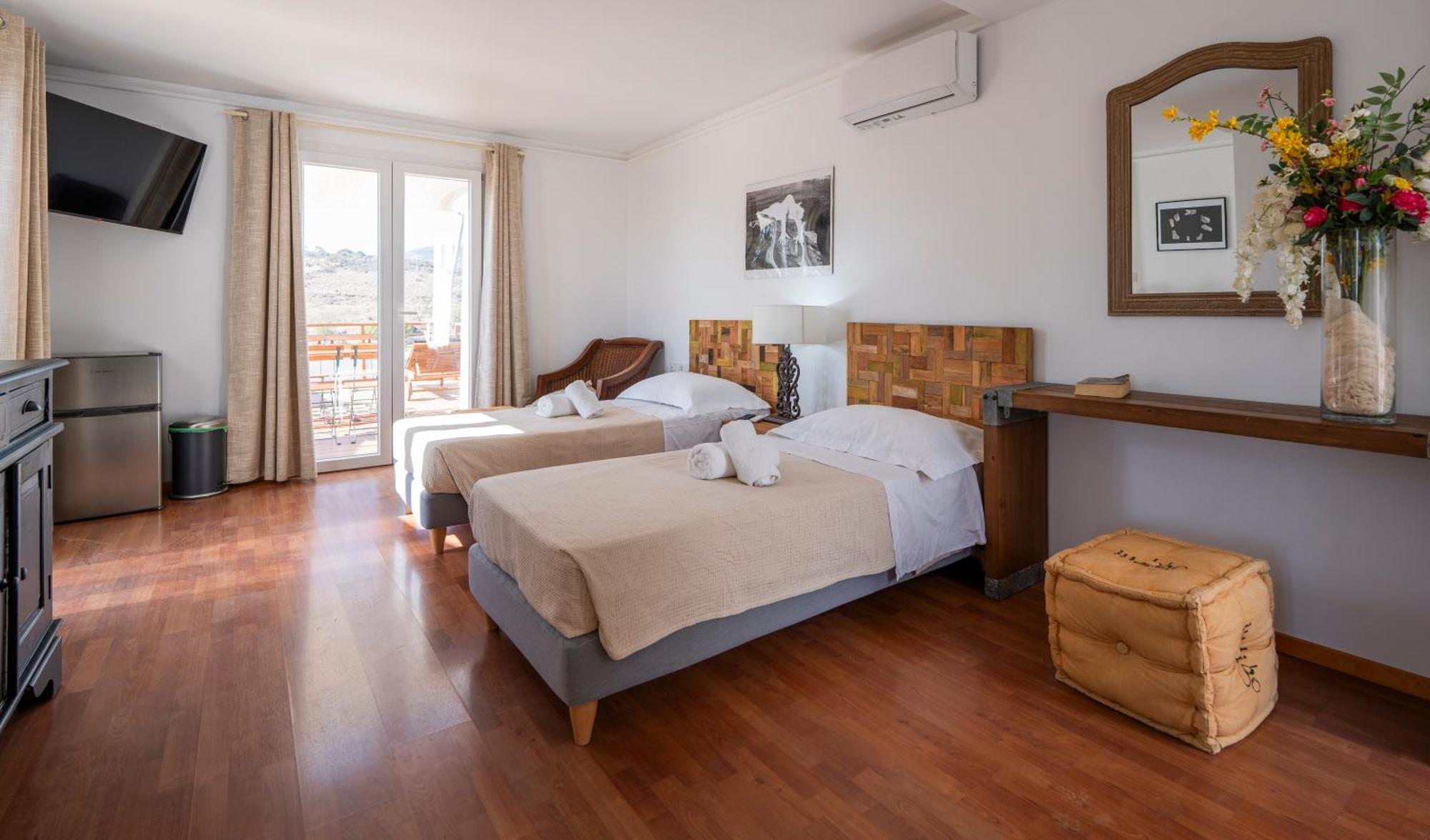 Syros Village Suites Vári Eksteriør billede